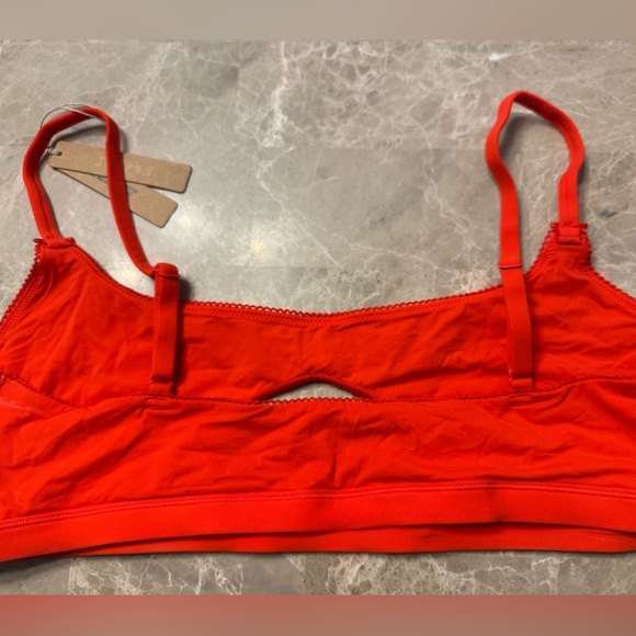 SKIMS FITS EVERYBODY CUT OUT SCOOP BRALETTE SIZE XL - Picture 6 of 7